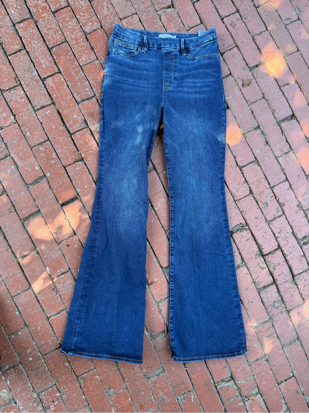 Good American pull on flared jeans